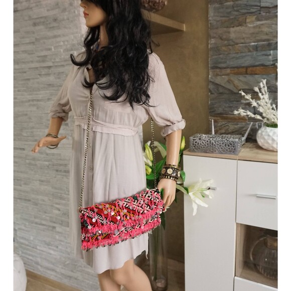 Vintage Moroccan Kilim Clutch: Handmade Berber Crossbody Bag - Picture 9 of 10